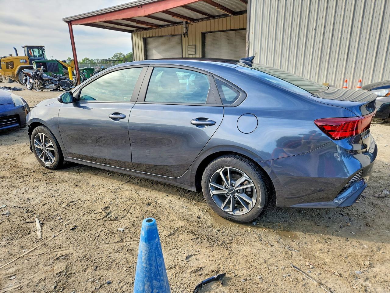 2023 Kia Forte Lxs - Image 2