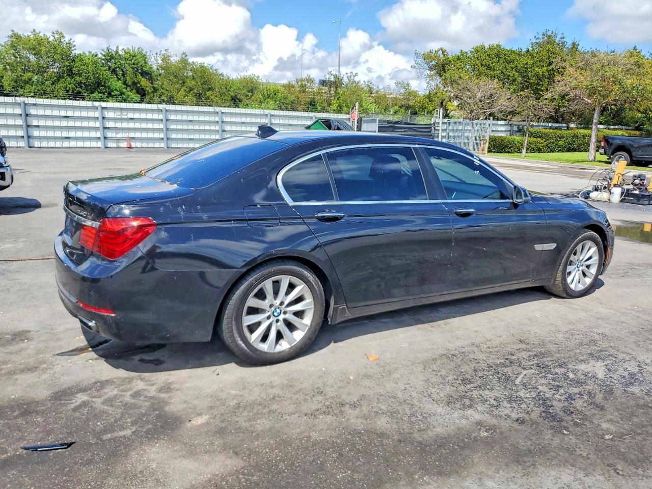 2015 BMW 740 Li - Image 3