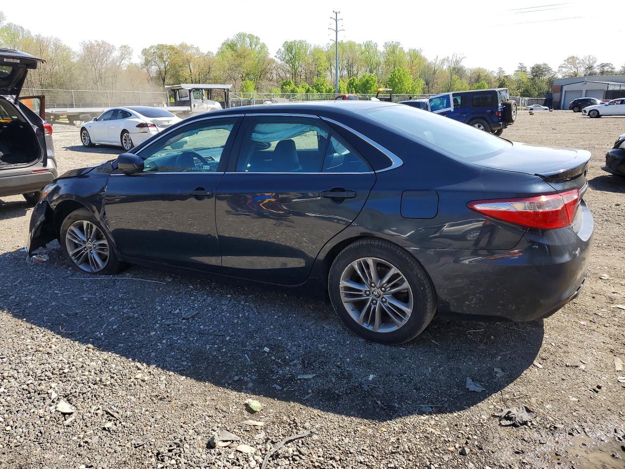 2017 Toyota Camry Se - Фото 2