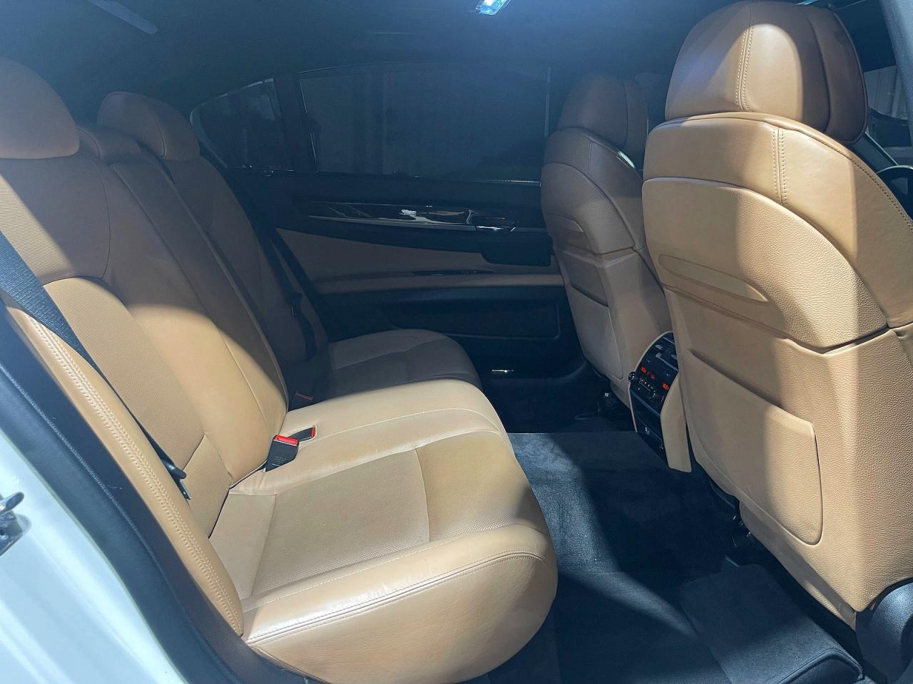 2010 BMW 750 Li - Image 6