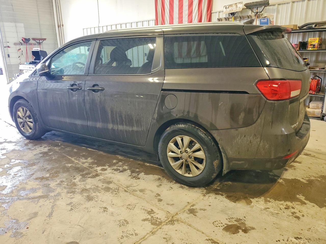 2016 Kia Sedona Lx - Image 2