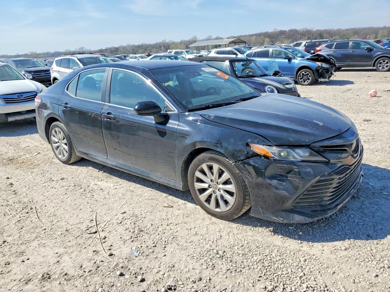 2020 Toyota Camry Le - Фото 4
