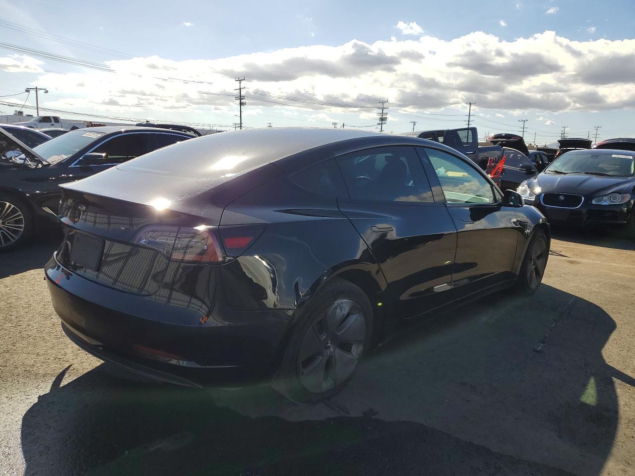 2023 Tesla Model 3 - Фото 3