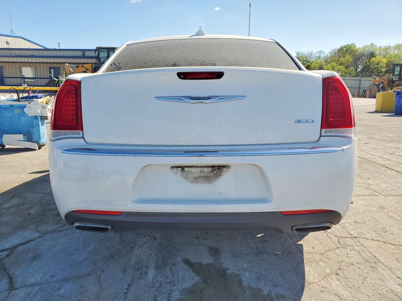 2016 Chrysler 300 Limited - Image 6