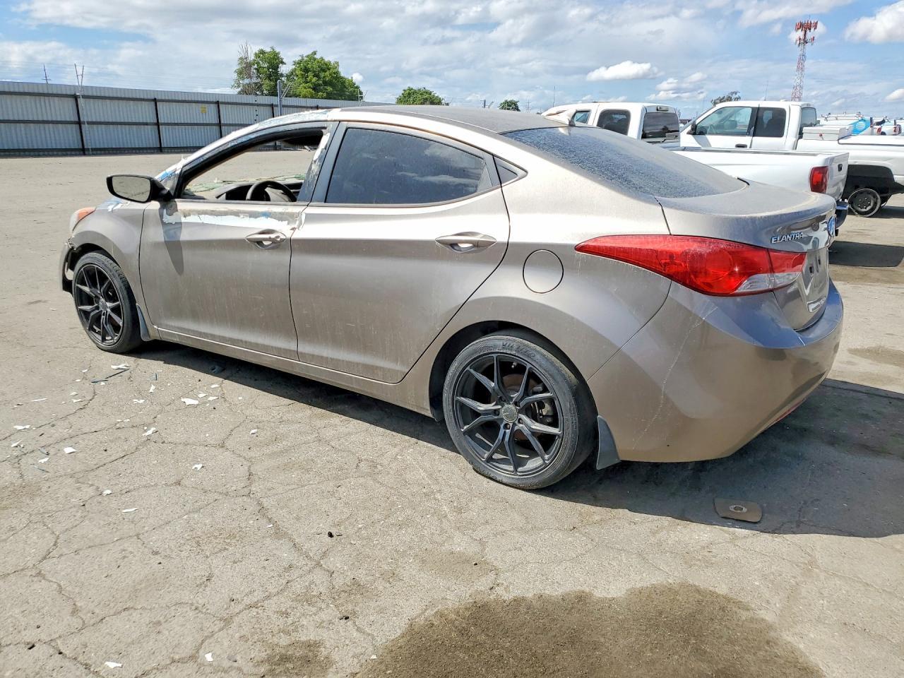 2013 Hyundai Elantra Limited - Image 2