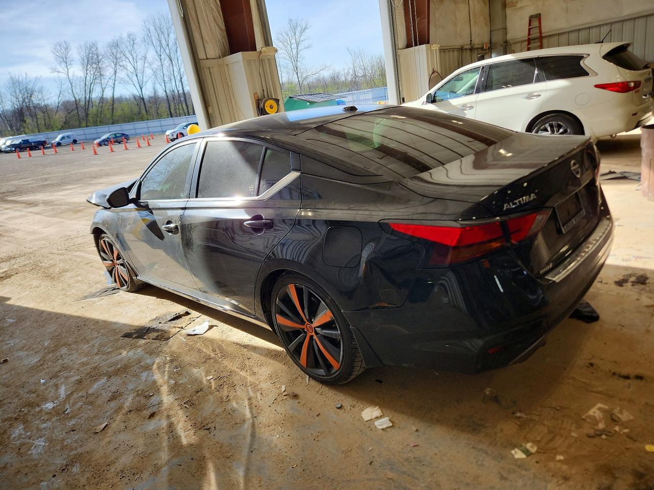 2022 Nissan Altima Sr - Image 2