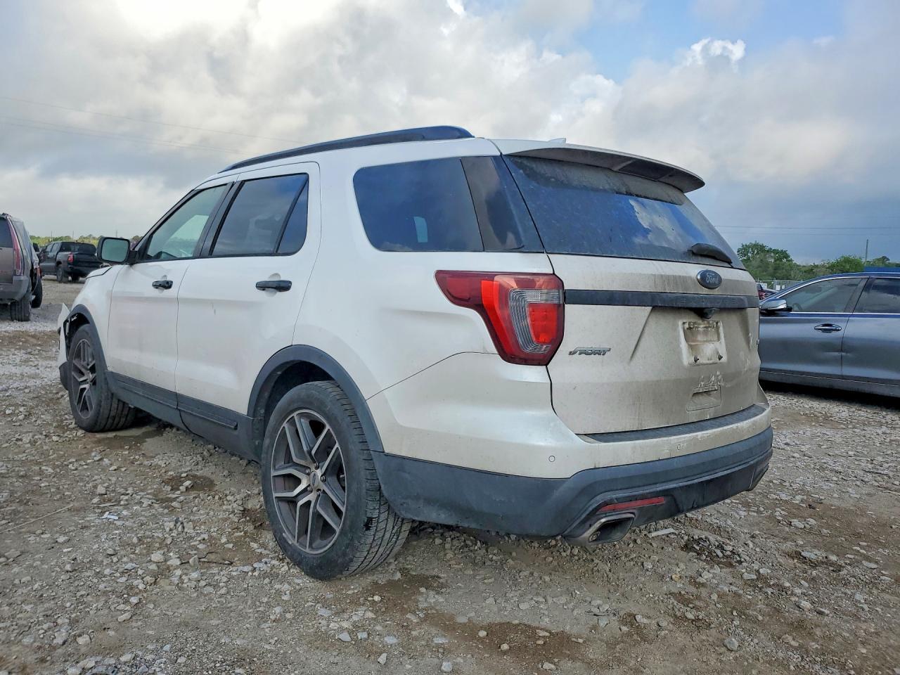2017 Ford Explorer Sport - Image 2