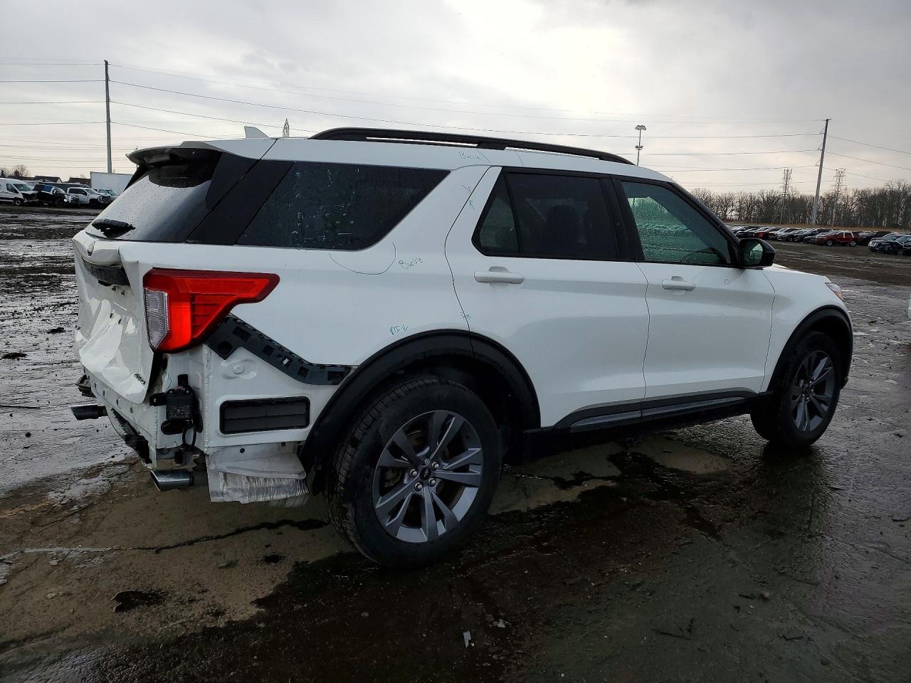 2023 Ford Explorer Xlt - Image 3