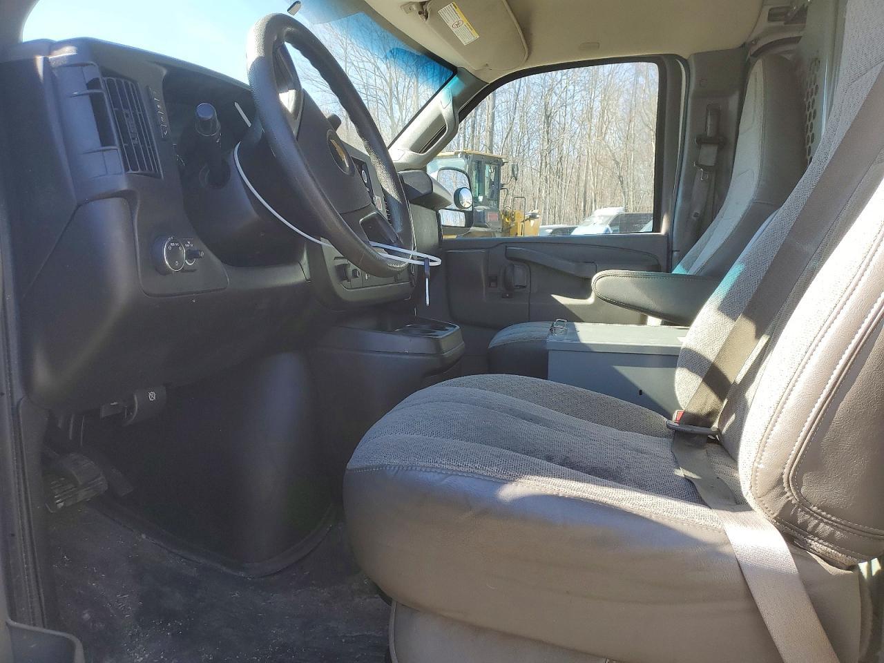 2016 Chevrolet Express G2500 - Фото 7
