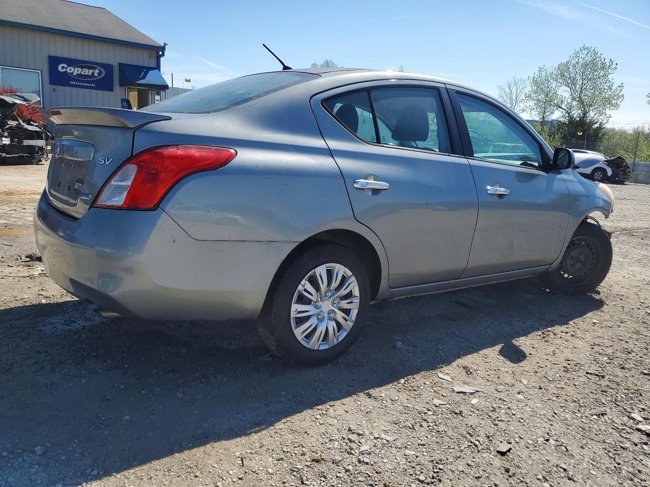 2013 Nissan Versa 1.6 S - Image 3