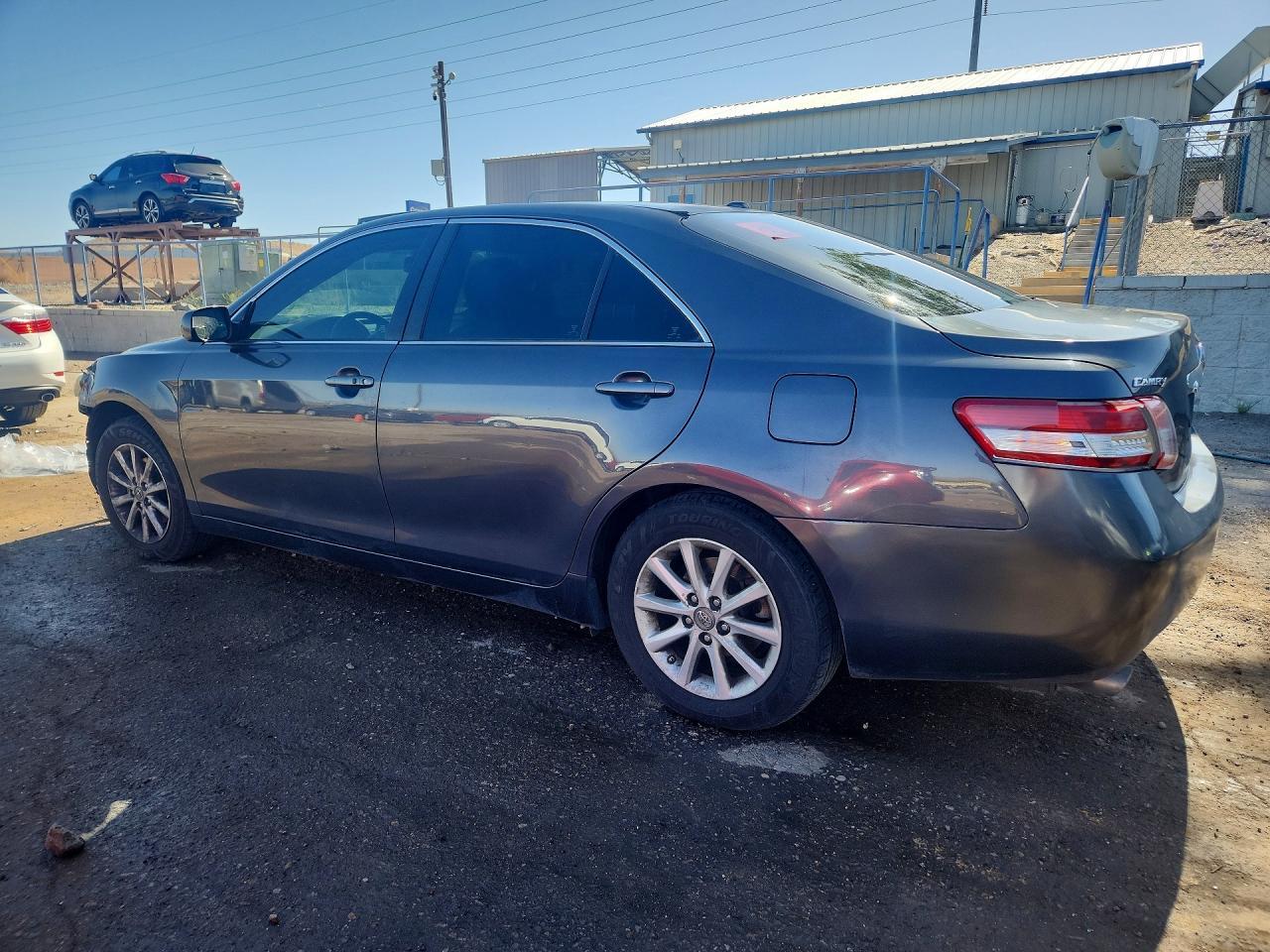 2011 Toyota Camry Xle V6 - Image 2