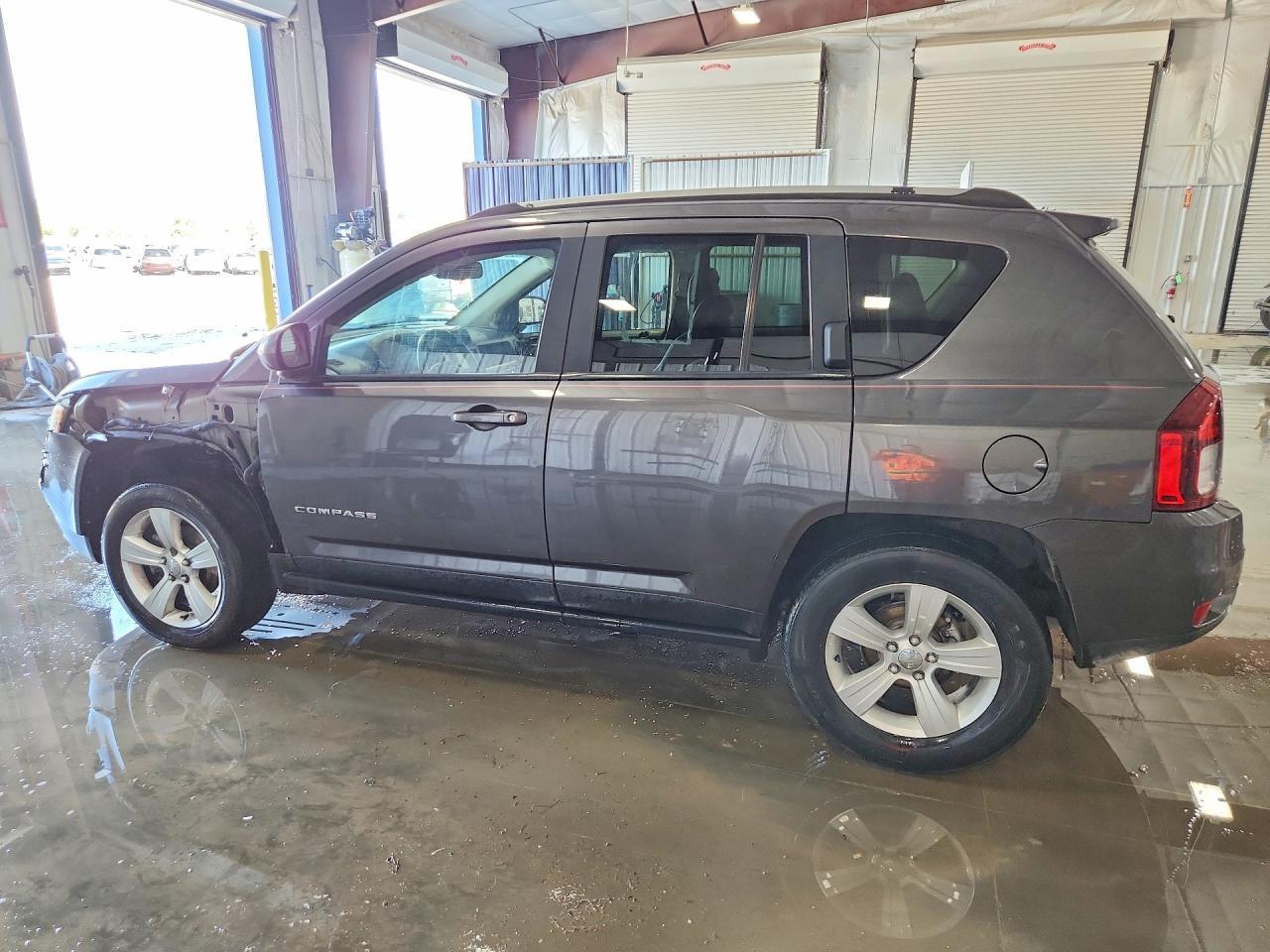2016 Jeep Compass Latitude - Image 2