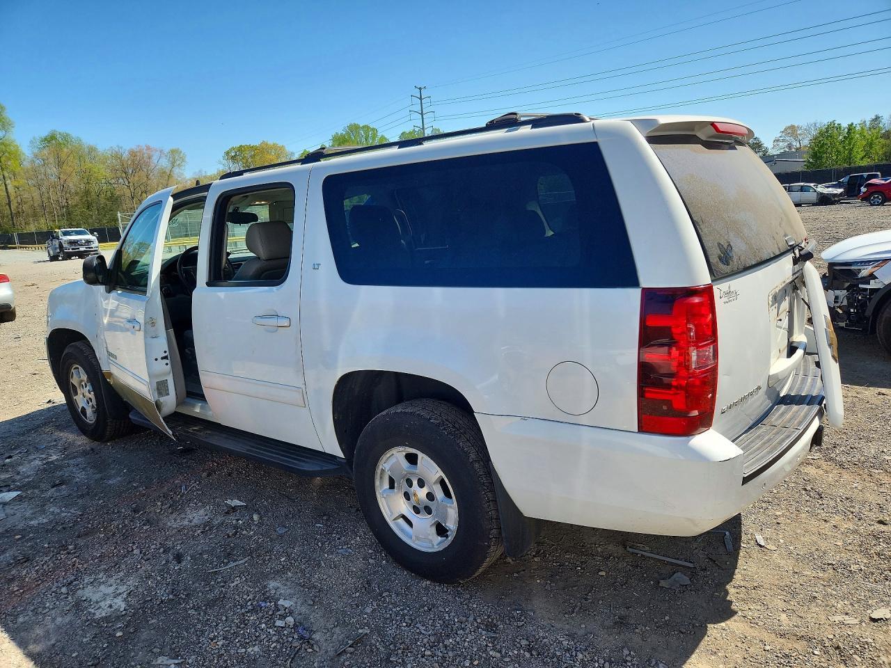 2011 Chevrolet Suburban K1500 Lt - Image 2