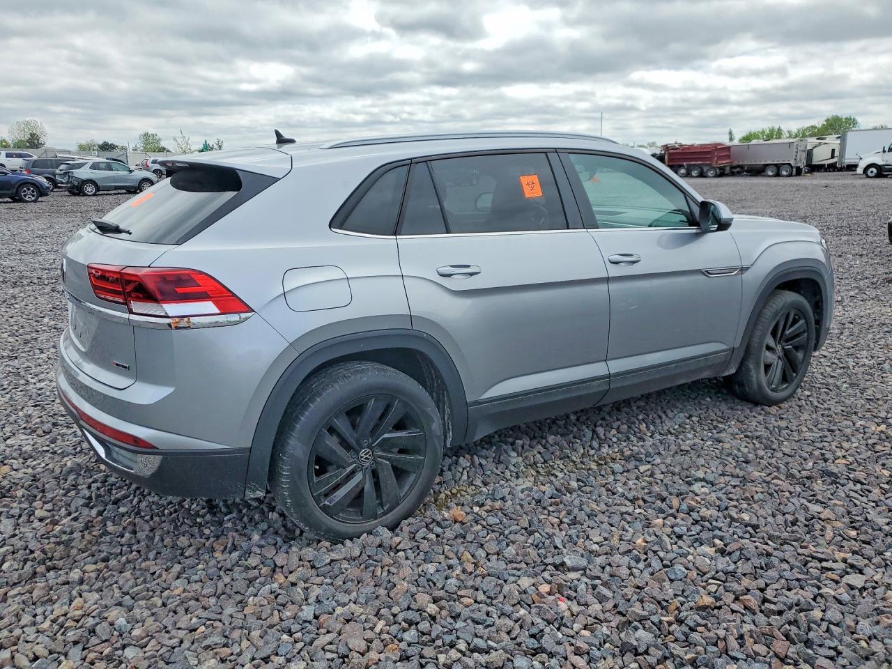 2021 Volkswagen Atlas Cross Sport Se - Image 3