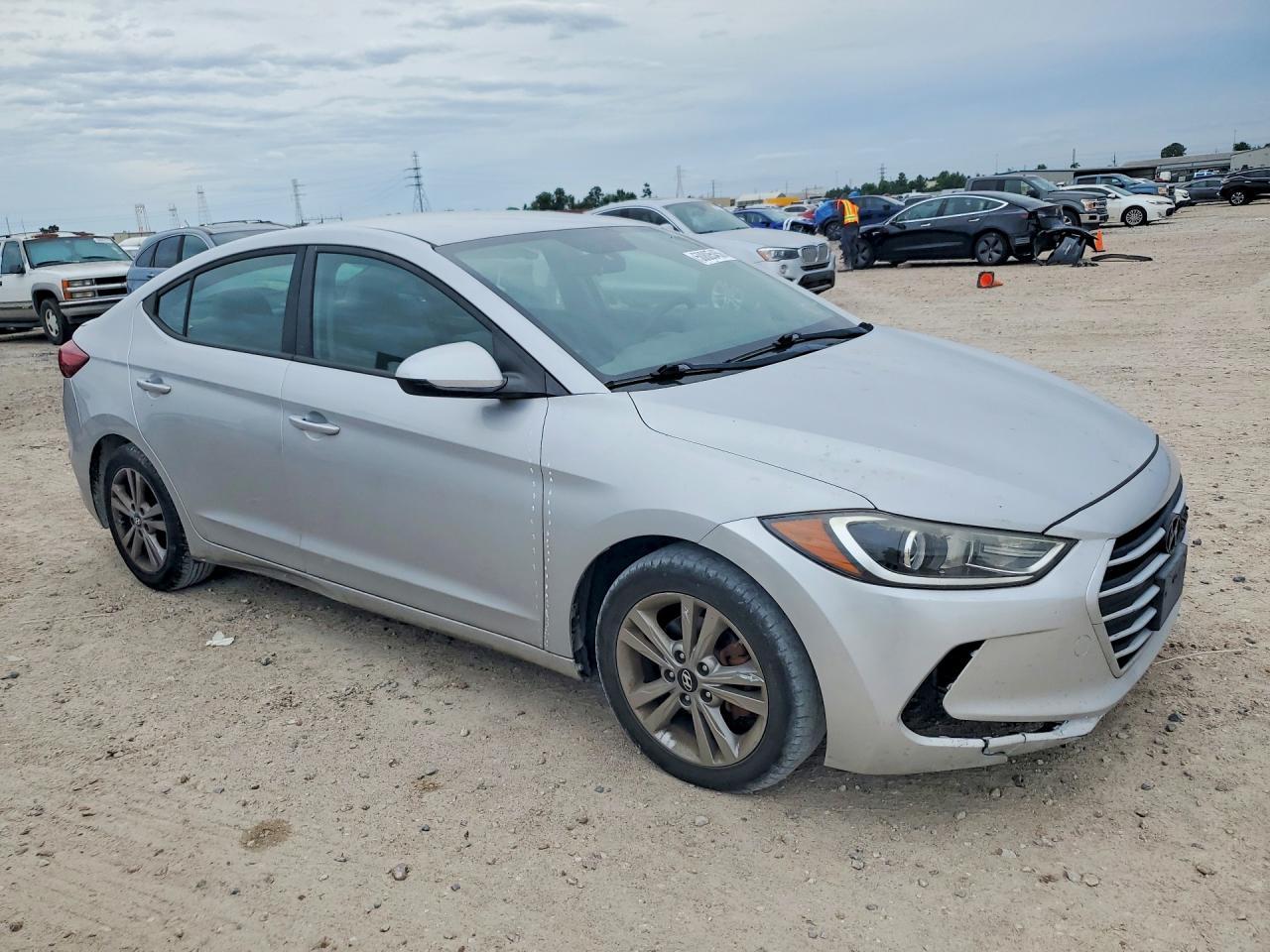 2017 Hyundai Elantra Se - Фото 4
