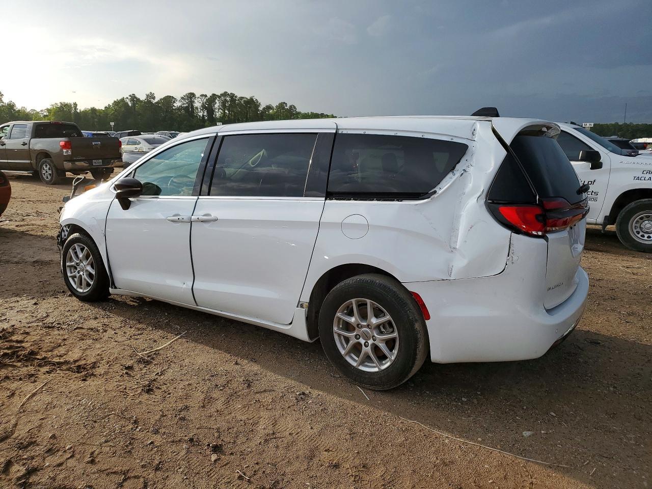 2024 Chrysler Pacifica Touring L - Фото 2