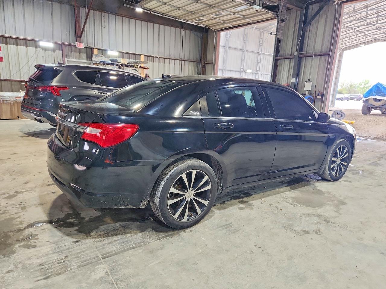 2012 Chrysler 200 S - Фото 3