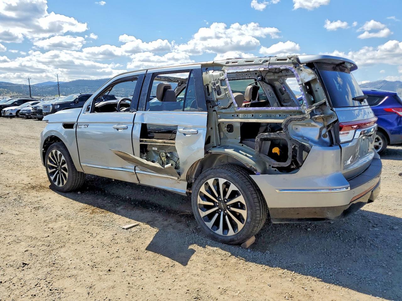 2024 Lincoln Navigator Reserve - Image 2