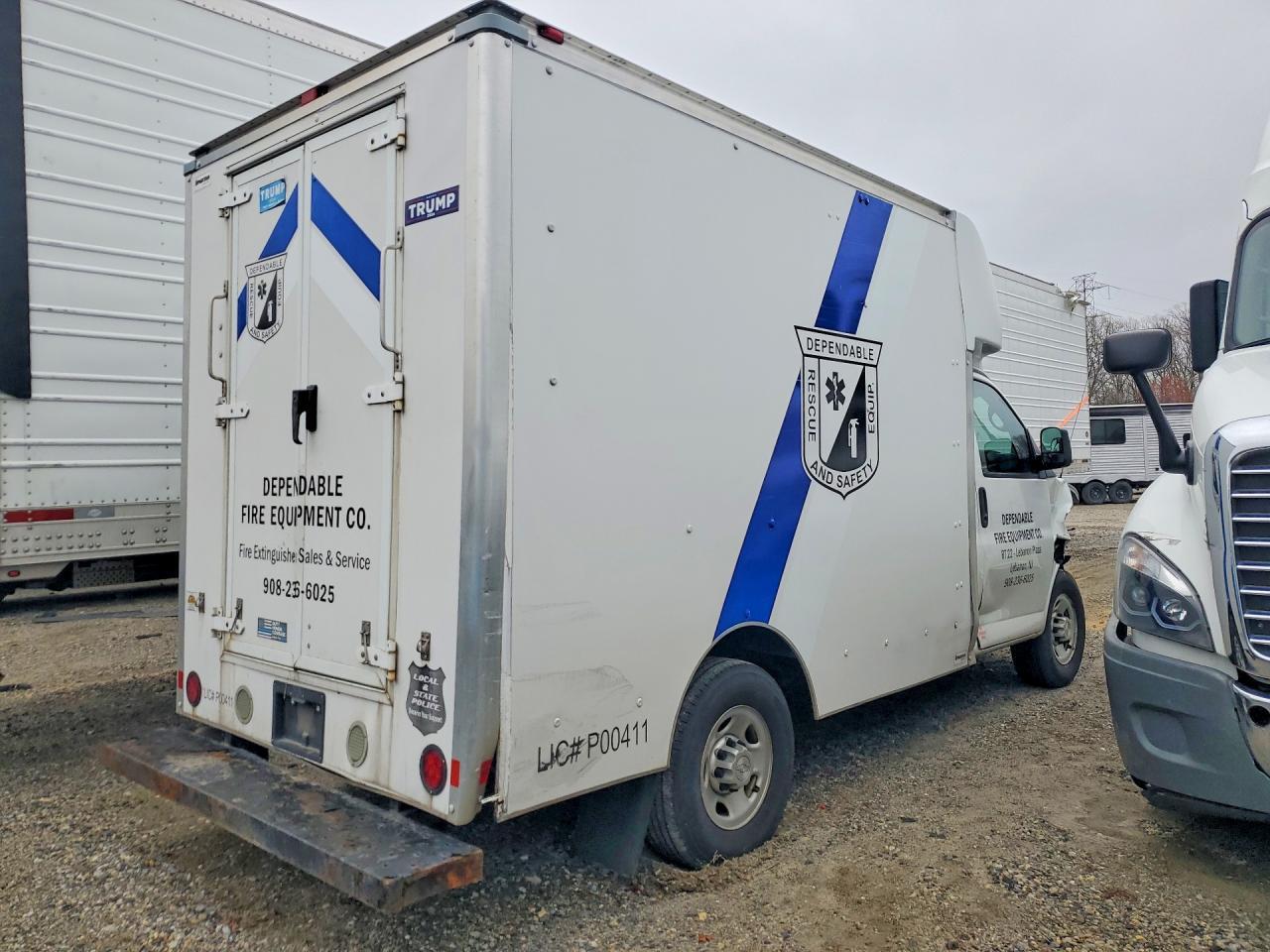2015 Chevrolet Express G3 - Box Truck - Фото 3