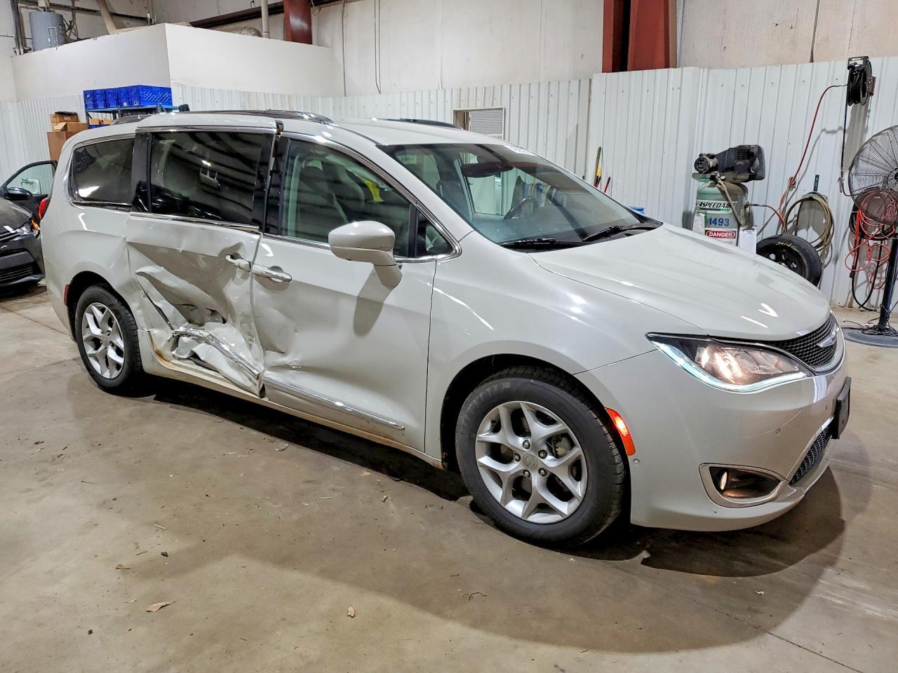 2019 Chrysler Pacifica Touring L - Фото 4