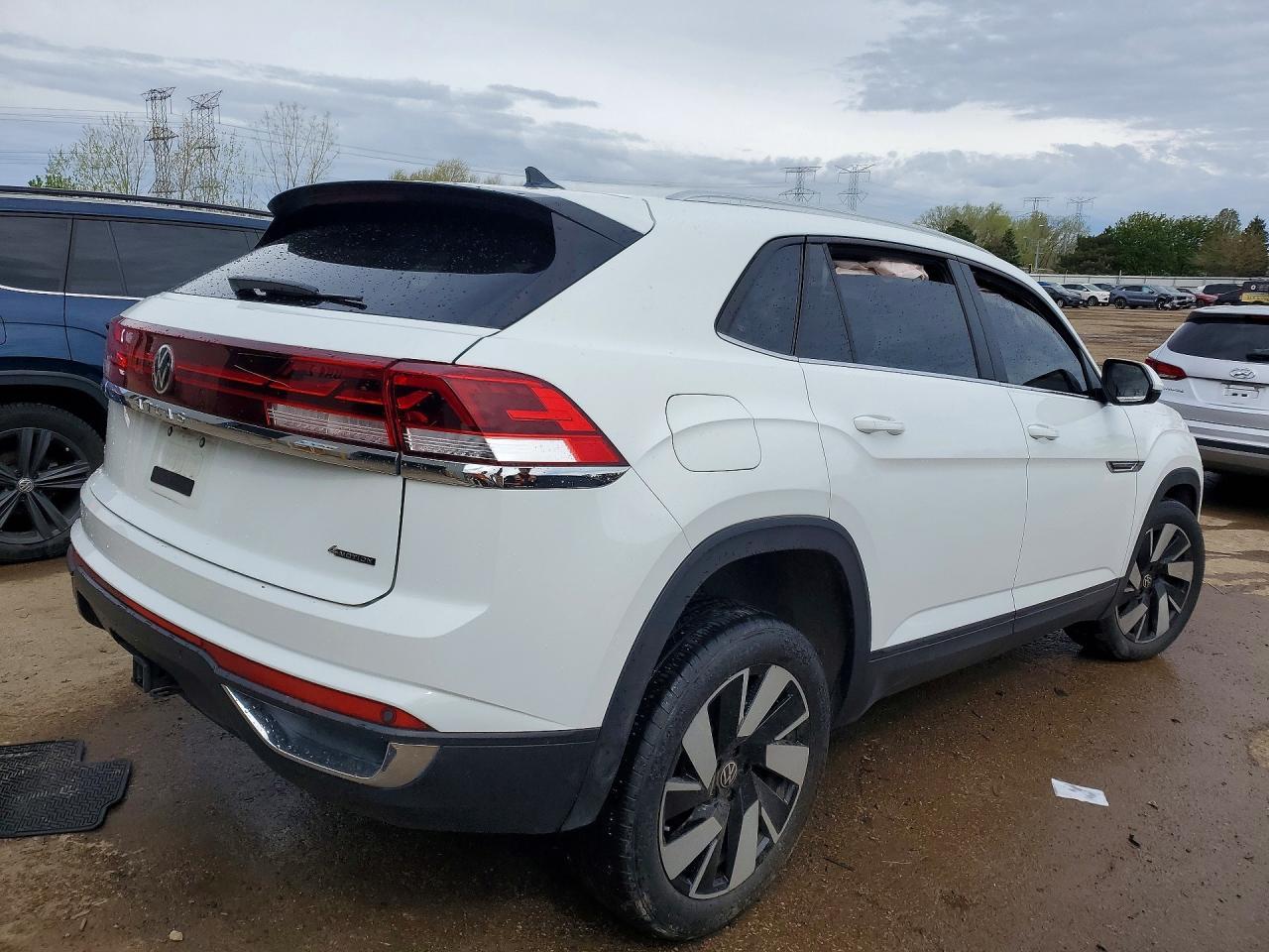 2024 Volkswagen Atlas Cross Sport Se - Image 3