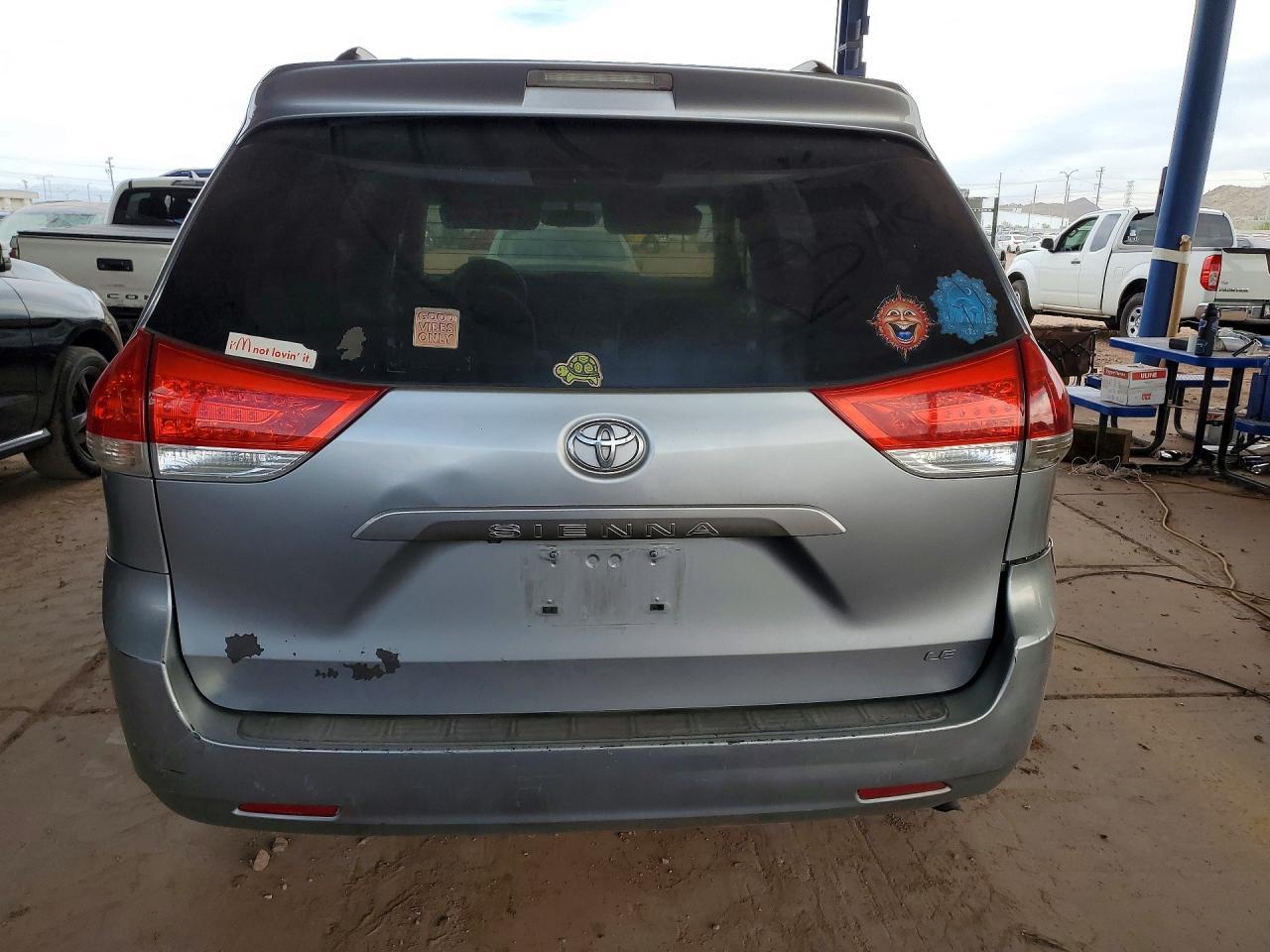 2011 Toyota Sienna Le 8-Passenger - Image 6