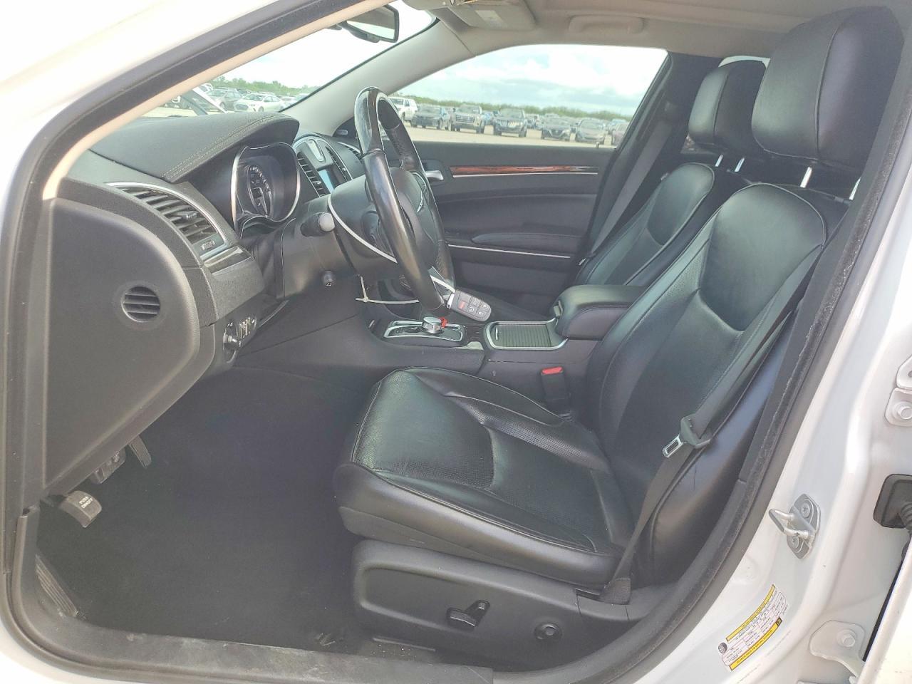 2020 Chrysler 300 Limited - Image 7