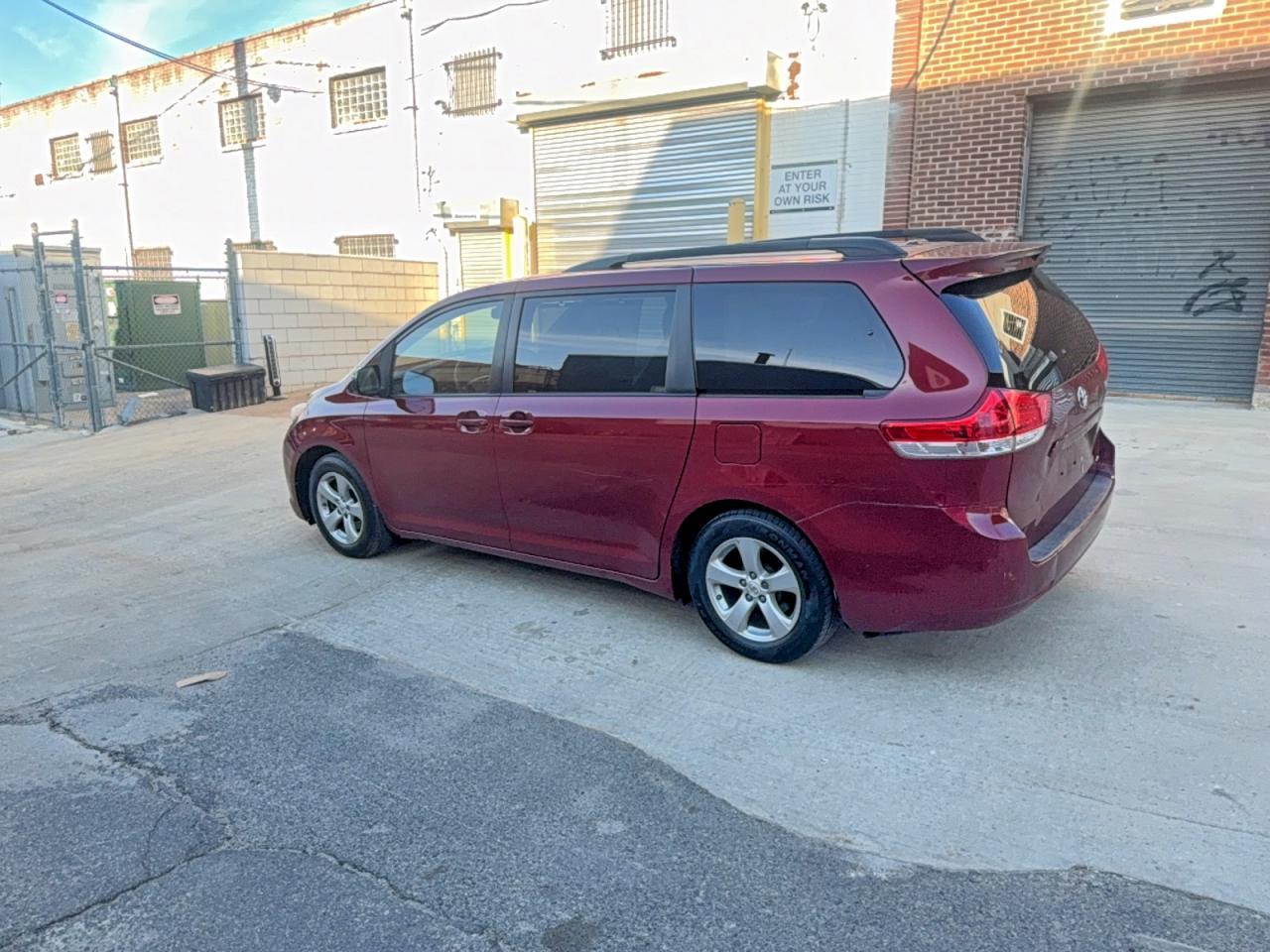 2011 Toyota Sienna Le - Image 3