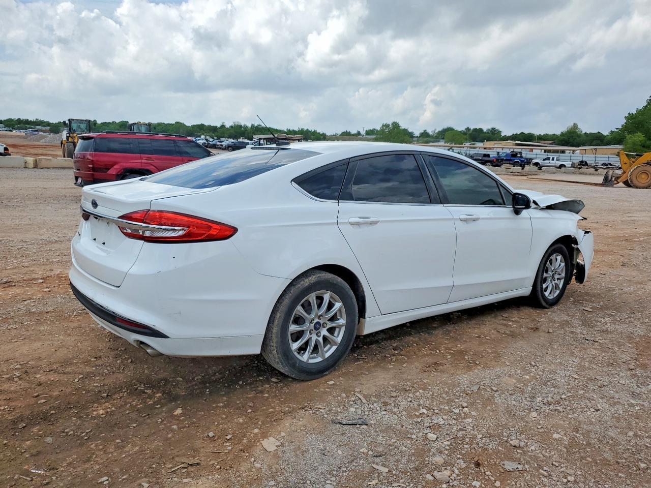 2017 Ford Fusion S - Фото 3