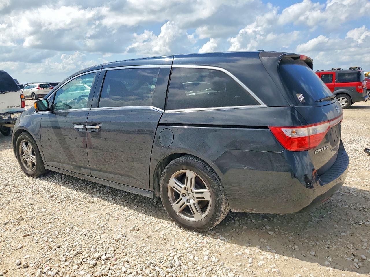 2012 Honda Odyssey Touring - Image 2