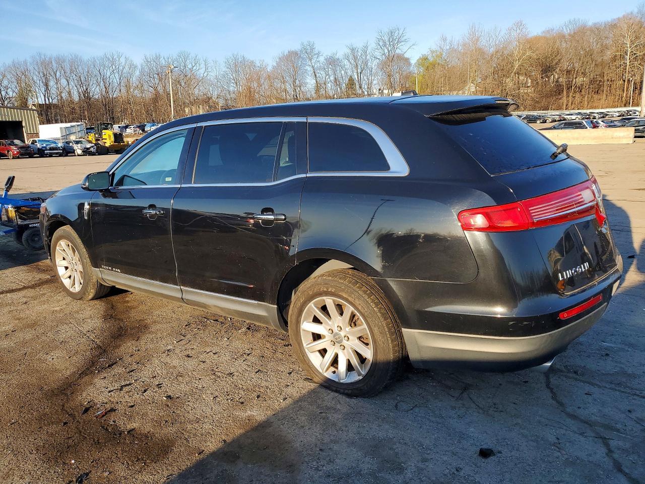 2016 Lincoln Mkt - Фото 2