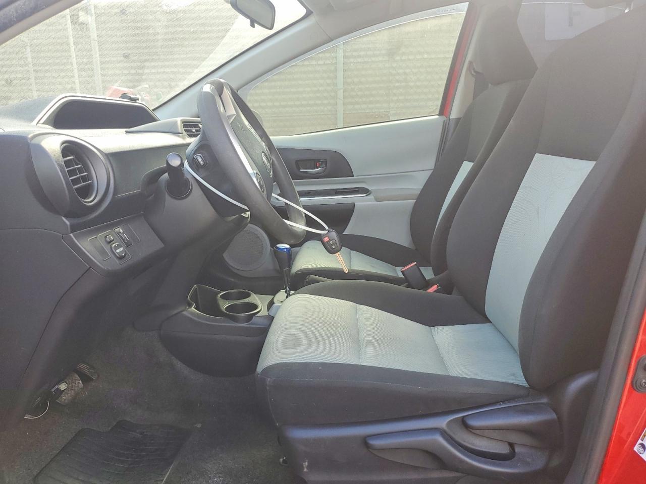 2014 Toyota Prius C Two - Image 7