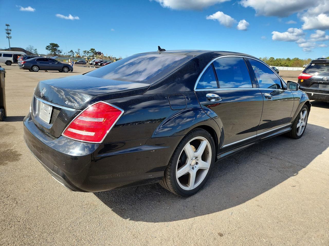 2011 Mercedes-Benz S 550 4Matic - Фото 3
