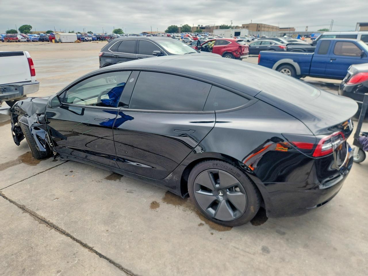 2023 Tesla Model 3 - Фото 2