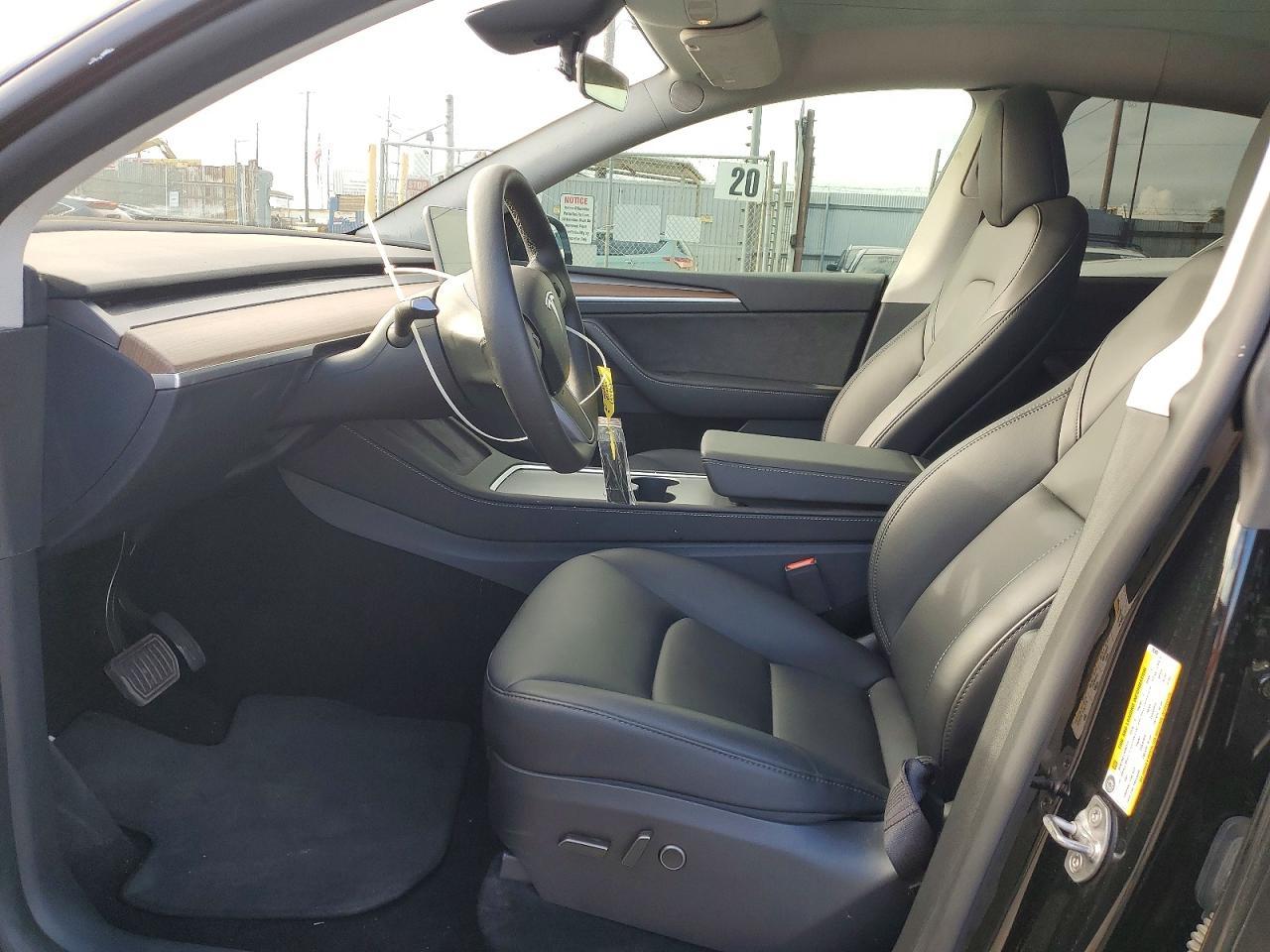 2025 Tesla Model Y - Image 7