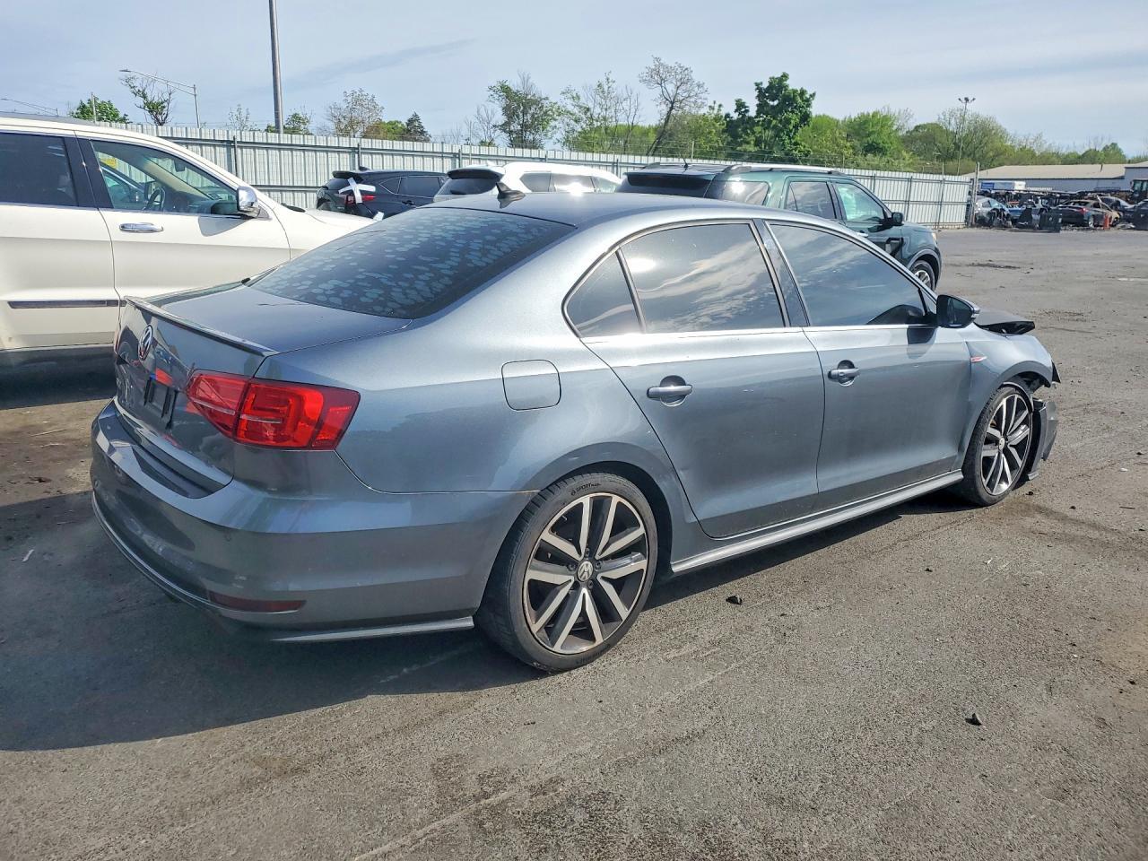 2018 Volkswagen Jetta Gli - Image 3