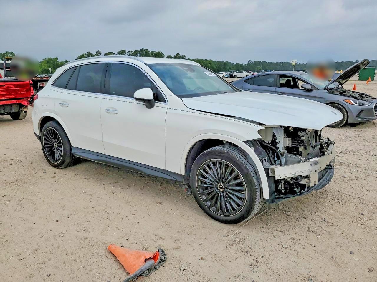 2025 Mercedes-Benz Glc 300 - Image 5
