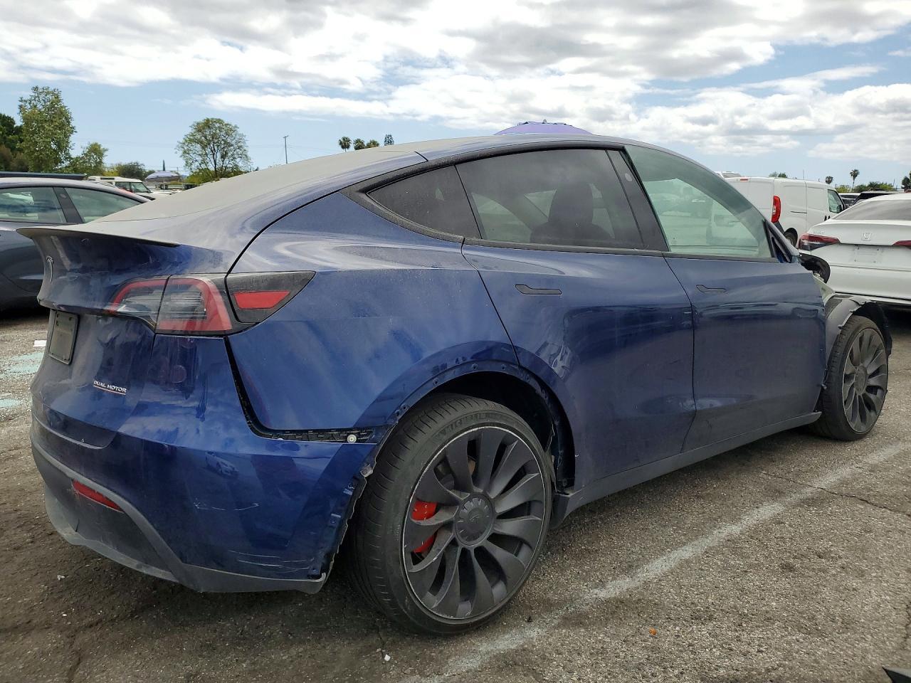 2023 Tesla Model Y - Фото 3