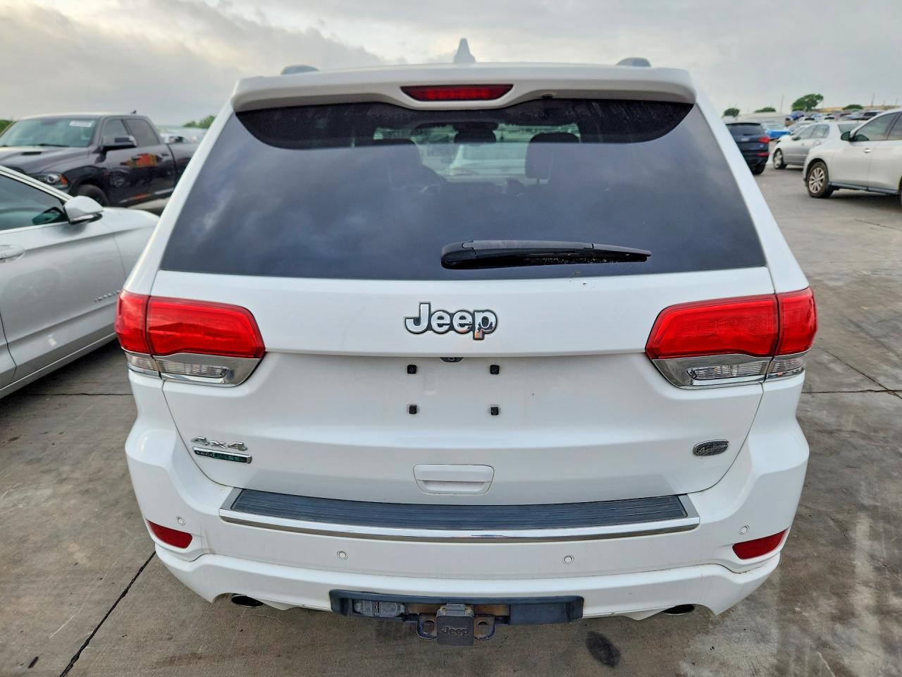 2015 Jeep Grand Cherokee Overland - Image 6
