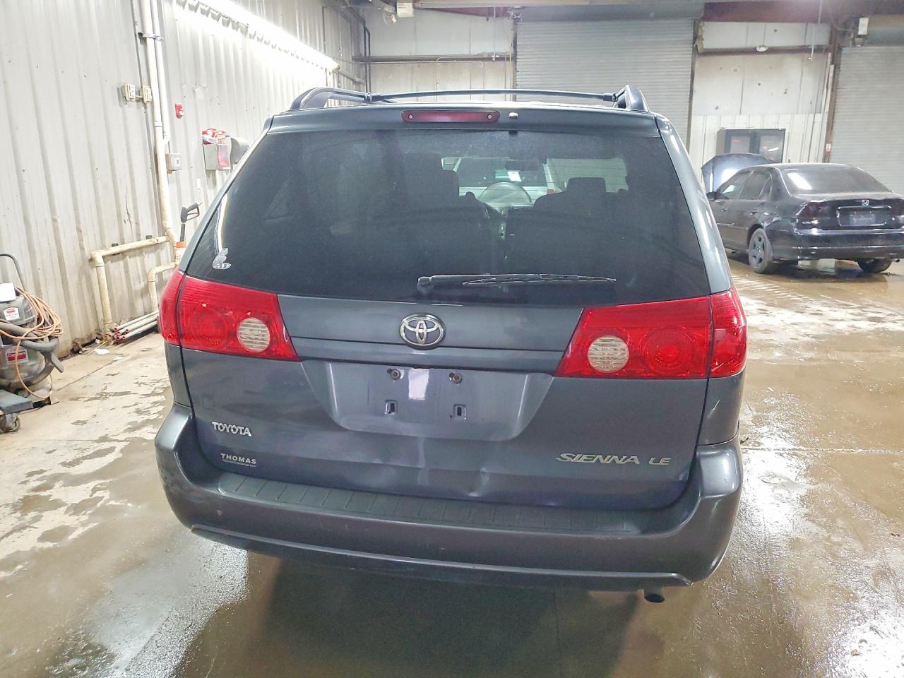 2007 Toyota Sienna Le 7-Passenger - Image 6