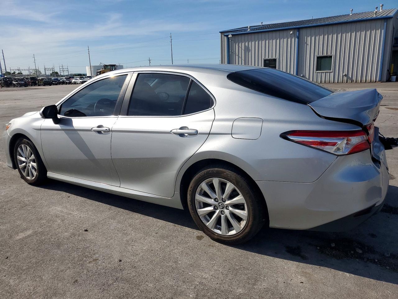 2018 Toyota Camry Le - Фото 2