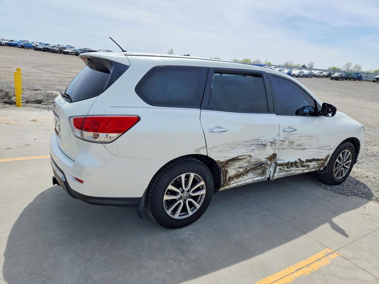 2015 Nissan Pathfinder S - Фото 3