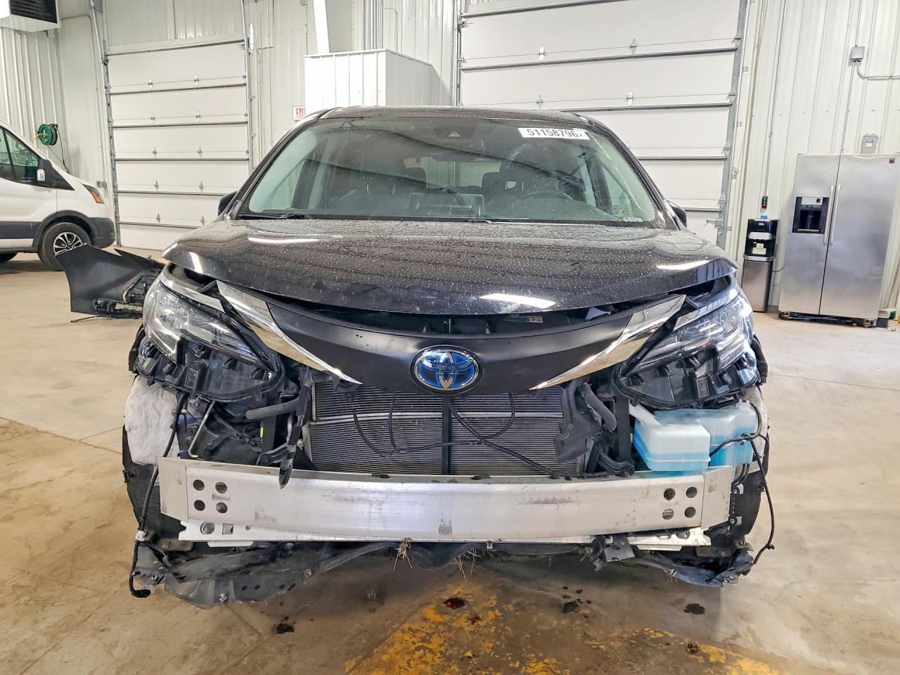 2022 Toyota Sienna Xle - Image 5