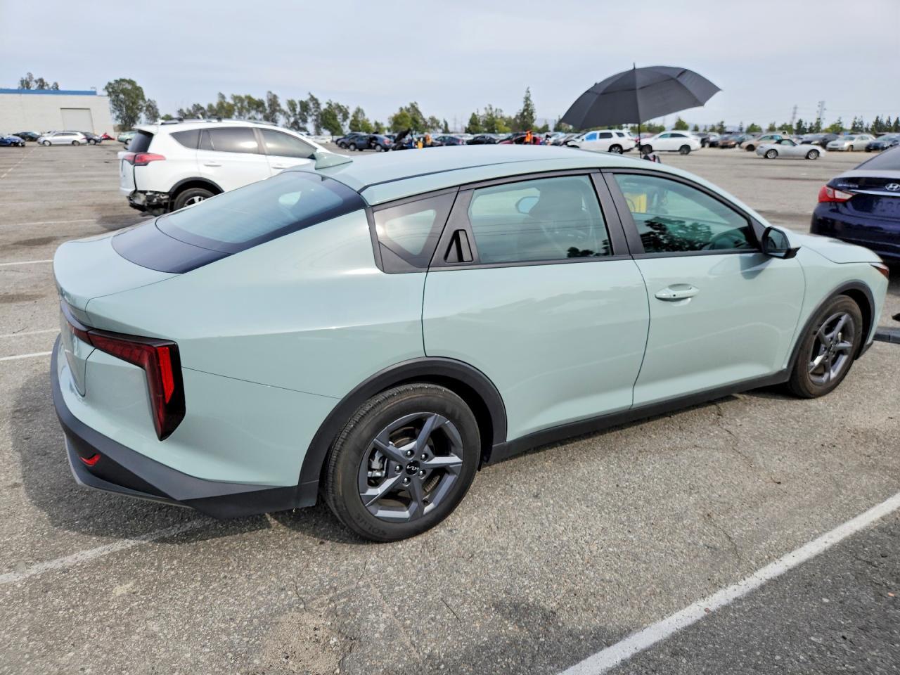 2025 Kia K4 Lxs - Image 3