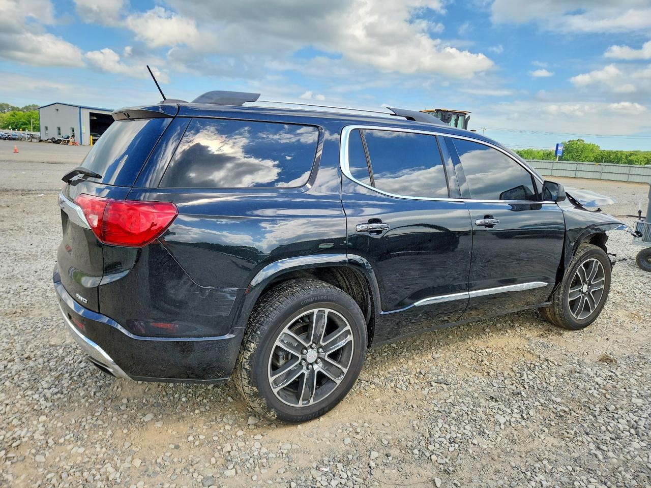 2017 GMC Acadia Denali - Image 3