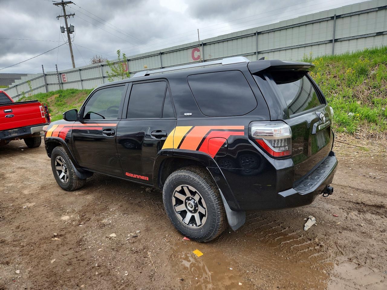 2014 Toyota 4Runner Sr5 - Image 2