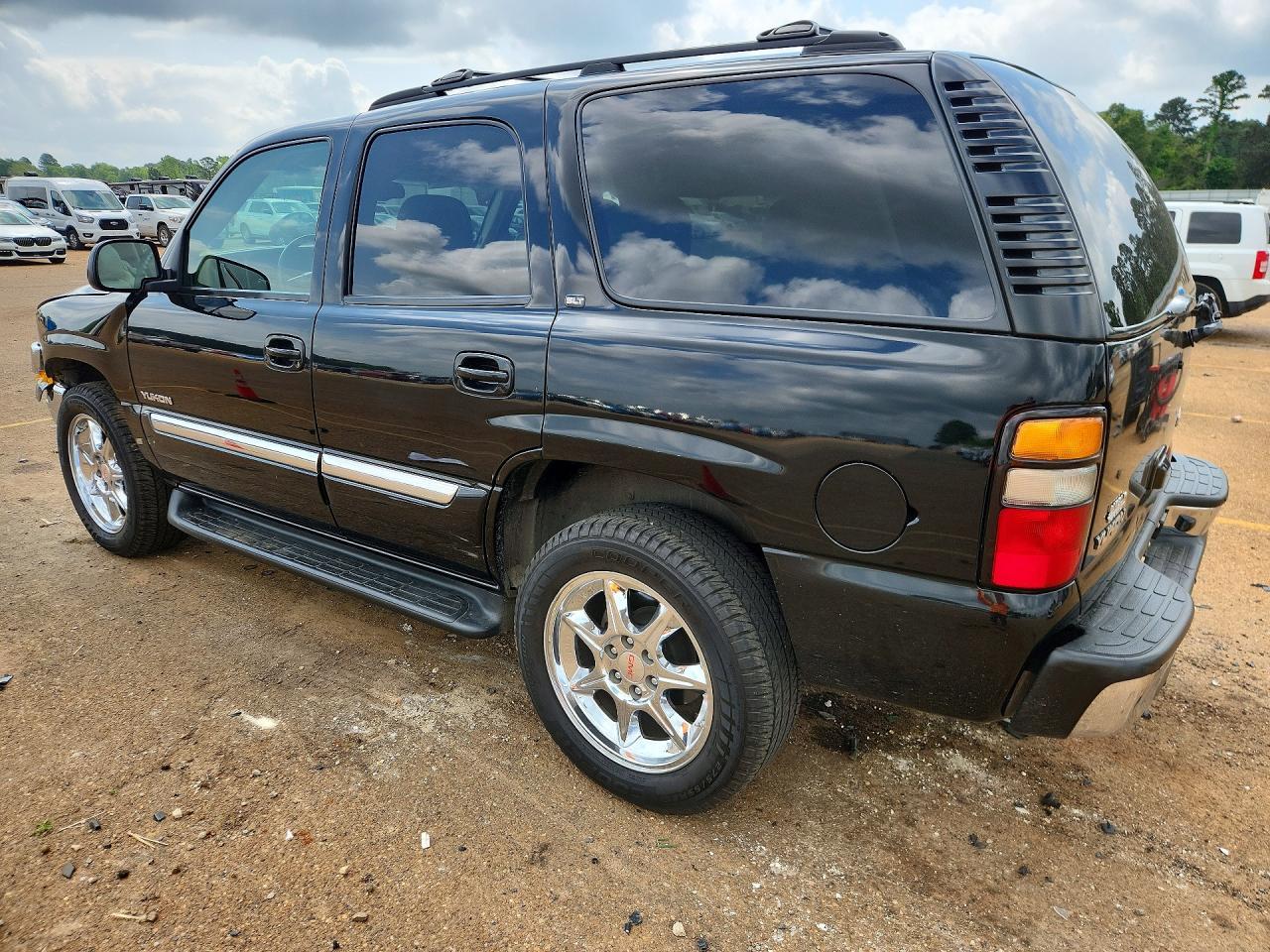 2004 GMC Yukon - Фото 2