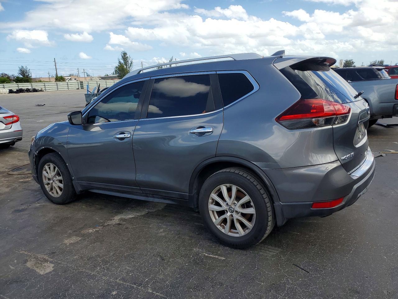 2018 Nissan Rogue - Image 2