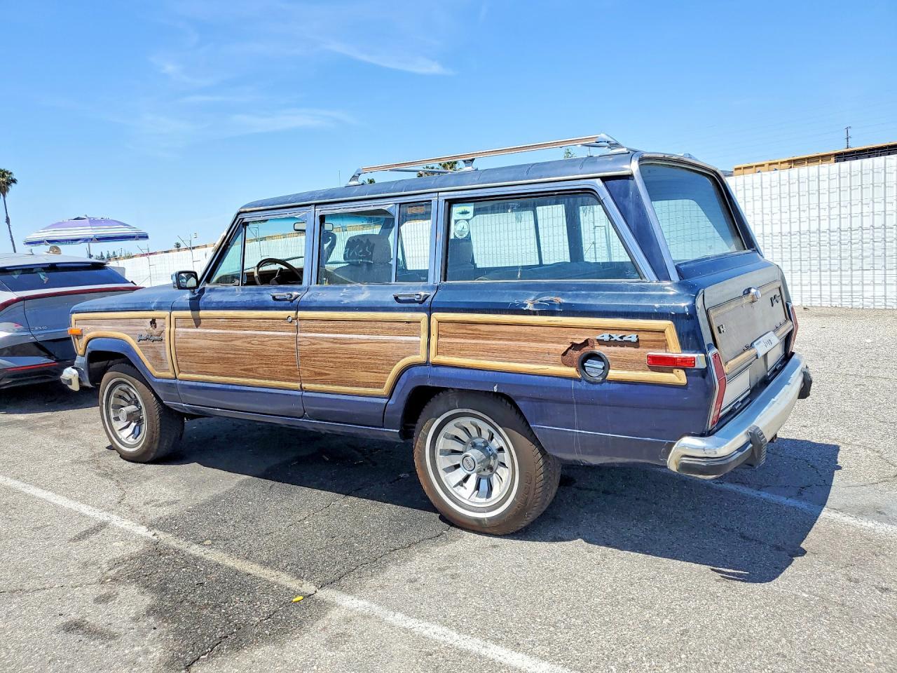1987 Jeep Grand Wagoneer - Image 2