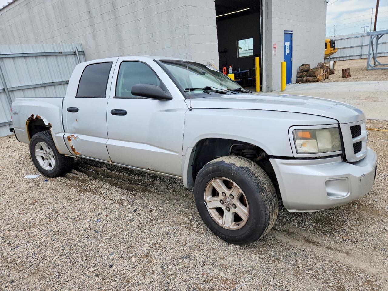 2010 Dodge Dakota - Image 4